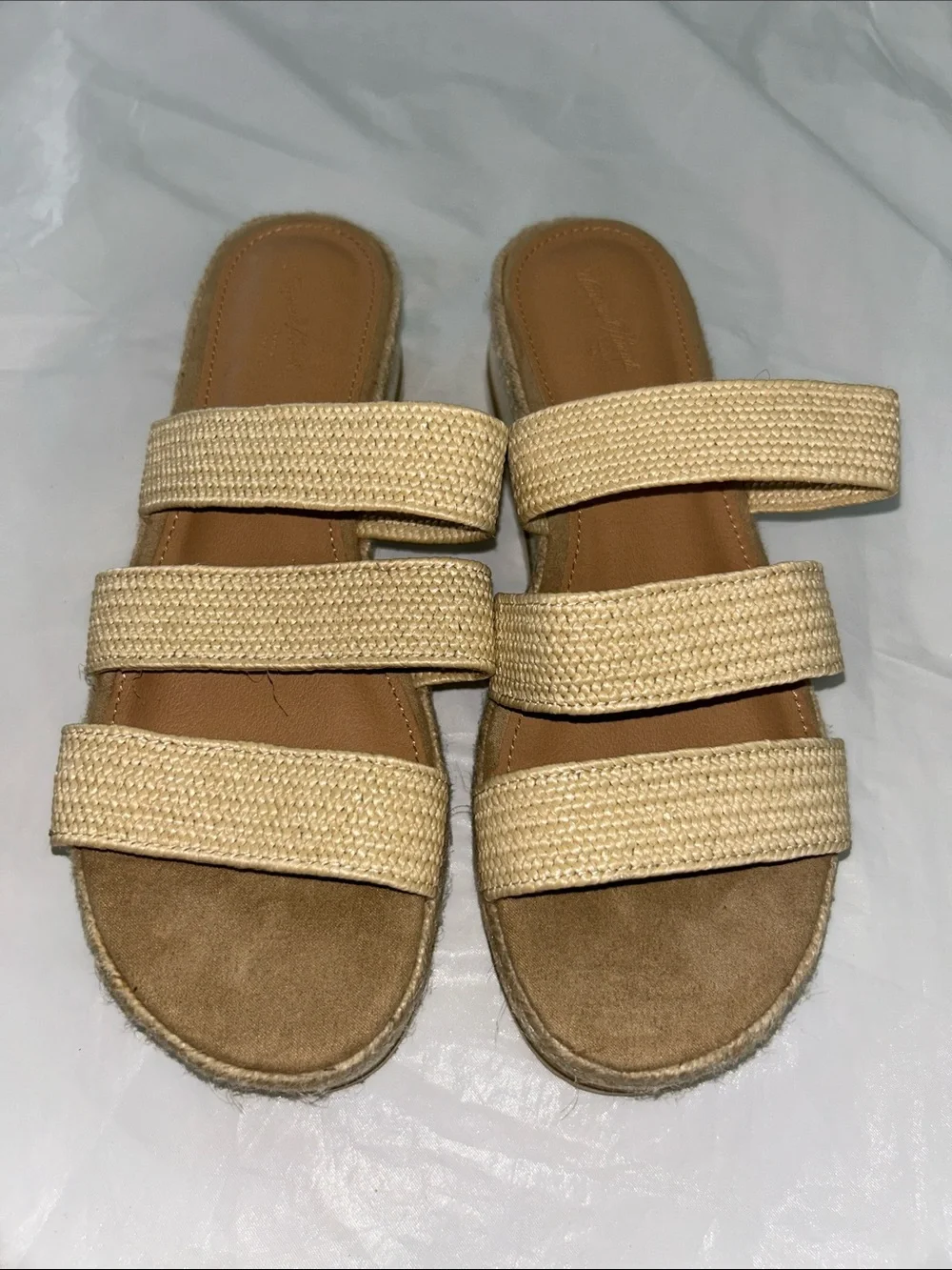 EUC Universal Thread Triple-strap Slide Sandals Size 6.5